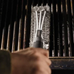 Grillfürst Reinigungsset Für Edelstahlroste Mit Edelstahl Grillbürste, Grillreiniger Spezial Lösung Und Trennspray -BBQ Zubehoer Verkaufsgeschäft 17 124 Grillfuerst Grillbuerste 06 V2