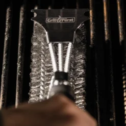 Grillfürst Reinigungsset Für Edelstahlgrills Mit Edelstahl Grillbürste Inkl. Schaber, Grillreiniger Spezial Lösung Und Power-Schaumreiniger -BBQ Zubehoer Verkaufsgeschäft 19 045 Grillfuerst Grillbuerste 07 V2 1