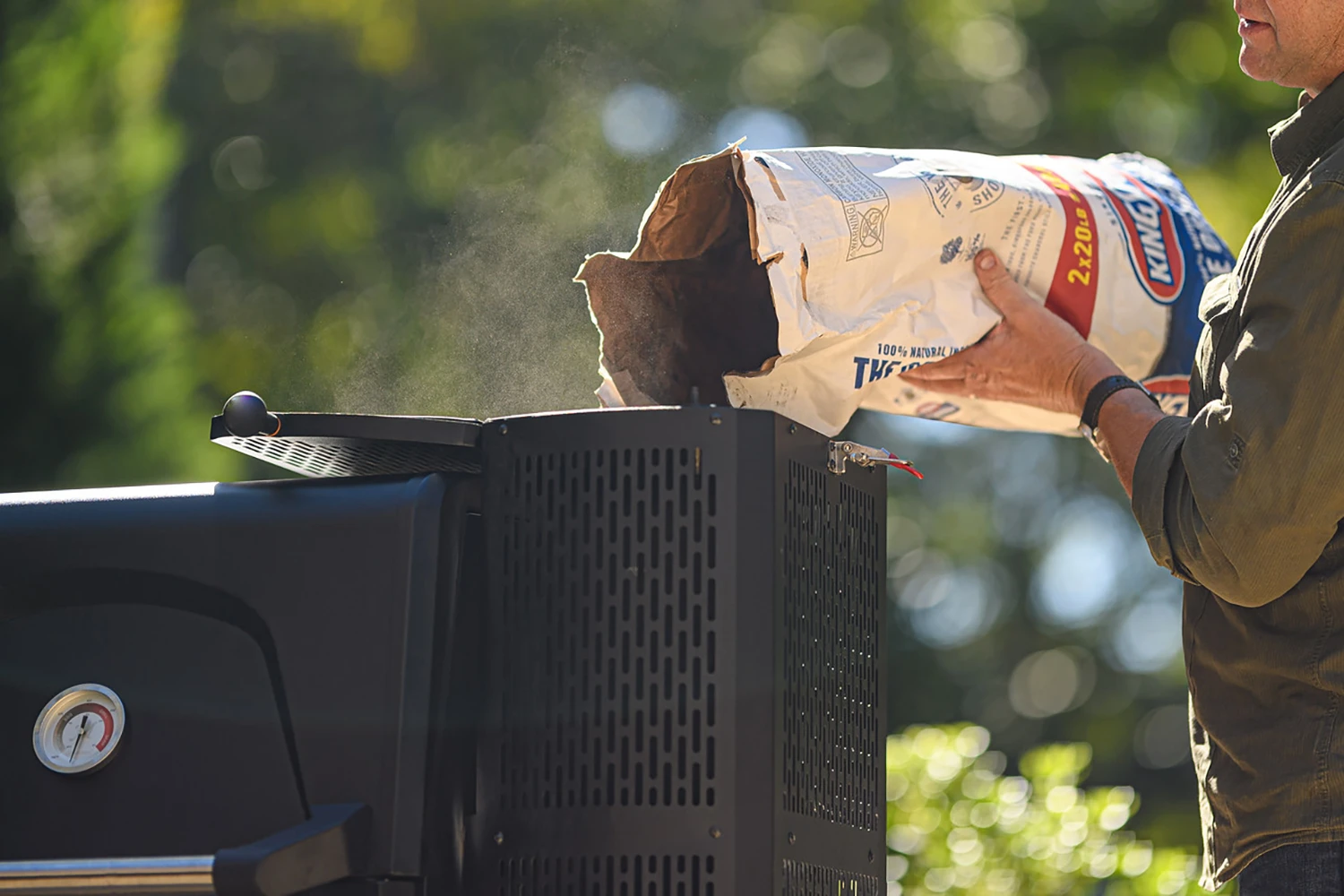 Masterbuilt Gravity 1050 - Smarter Holzkohlegrill Und Smoker 3 Masterbuilt Gravity 1050 - Smarter Holzkohlegrill Und Smoker – Bild 3