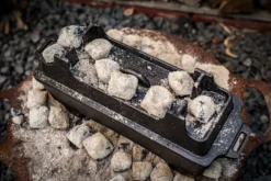 Grillfürst Dutch Oven Set BBQ Kastenform BK4 Aus Gusseisen - X-DEAL Inkl. Tragetasche / Aufbewahrungstasche, Gusseisen Pflege Und Deckelheber -BBQ Zubehoer Verkaufsgeschäft BBQ Kastenform Briketts