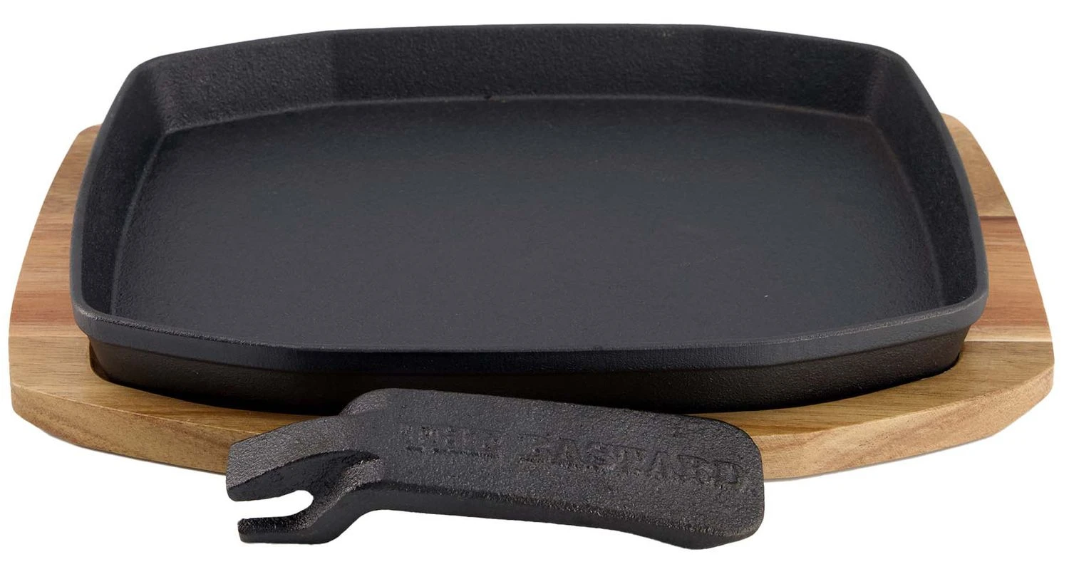 The Bastard Sizzling Plate / Gusseisenpfanne Mit Untersetzer Und Abnehmbaren Griff C/M 1 The Bastard Sizzling Plate / Gusseisenpfanne Mit Untersetzer Und Abnehmbaren Griff C/M