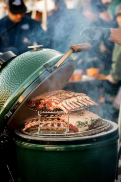 Big Green Egg 2-teiliger Ständerrost XLarge 5 Big Green Egg 2-teiliger Ständerrost XLarge -BBQ Zubehoer Verkaufsgeschäft Big Green Egg Staenderrost XLarge Lifestyle
