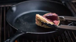 Grillfürst Edelstahl Grillzange 54 Cm - Borussia Dortmund Edition -BBQ Zubehoer Verkaufsgeschäft Dortmund Grillzange Pfanne praezise wenden