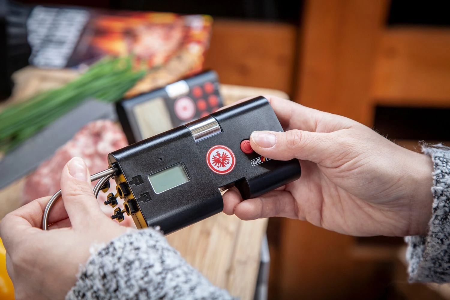 Grillfürst Funk-Thermometer / Grillthermometer / Grillgut Thermometer - Eintracht Frankfurt Edition 4 Grillfürst Funk-Thermometer / Grillthermometer / Grillgut Thermometer - Eintracht Frankfurt Edition – Bild 4