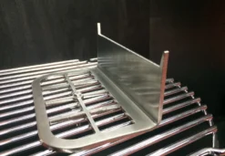 Flammlachsbrett Universal Halterung Mit Schraube Und Gegenstück -BBQ Zubehoer Verkaufsgeschäft Flammlachsbrett Universalhalter Rost