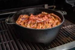 Grillfürst Dutch Oven Set BBQ Edition DO6 - X-DEAL Inkl. Tragetasche / Aufbewahrungstasche, Gusseisen Pflege Und Deckelheber -BBQ Zubehoer Verkaufsgeschäft GF Gasgrill Dutch Oven Schichtfleisch 5