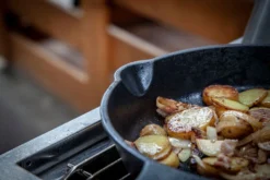 Grillfürst Gusseisenpfanne Mit Stielgriff Ø 25 Cm -BBQ Zubehoer Verkaufsgeschäft Grillfuerst Ausgiesser Gusseisen Pfanne 2