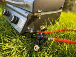 Grillfürst G201E 2-Brenner Gasgrill Portabel V2 - Campinggrill / Balkongrill - X-DEAL Inkl. Kartuschen-Druckregler 50 Mbar Und 12 Grillfürst Gaskartuschen -BBQ Zubehoer Verkaufsgeschäft Grillfuerst Dual Druckminderer Kartuschen