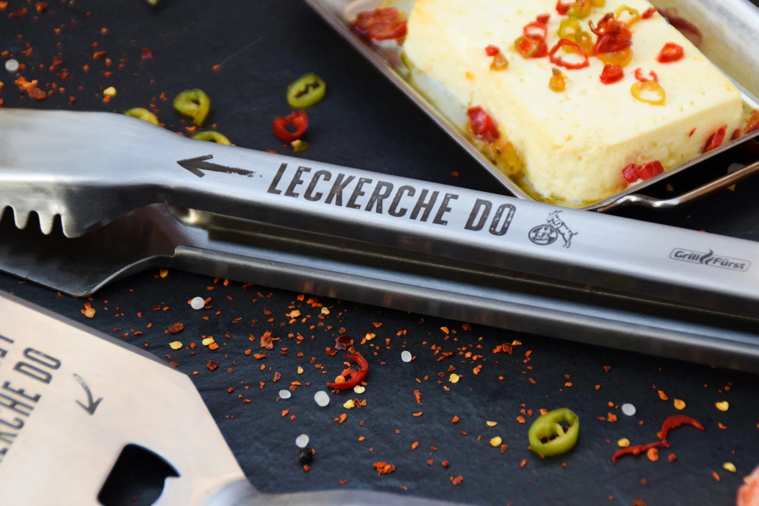 Grillfürst Premium Edelstahl Grillzange Mit Spatelkopf - FC Köln Edition 2 Grillfürst Premium Edelstahl Grillzange Mit Spatelkopf - FC Köln Edition – Bild 2