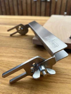 Grillfürst Flammlachsbrett Buche 19 X 50 Cm Klemm-Variante - Mit Optimierter Halterung -BBQ Zubehoer Verkaufsgeschäft Grillfuerst Flammlachsbrett optimierte Halterung 1