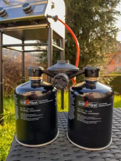 Grillfürst Kombi Kartuschen-Druckregler 30 Mbar - Für Den Anschluss Von 2 Gaskartuschen -BBQ Zubehoer Verkaufsgeschäft Grillfuerst Kombi Kartuschen Druckregler Kompaktgrill 30mbar