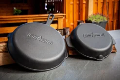 Grillfürst Gusseisenpfanne Mit 2 Griffen Ø 35 Cm -BBQ Zubehoer Verkaufsgeschäft Grillfuerst Pfannen Rueckseite 2 2