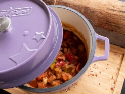 Grillfürst Emaillierter Dutch Oven Ohne Füsse DO6 - Lila -BBQ Zubehoer Verkaufsgeschäft Grillfuerst lila Dutch Oven emailliert DO6
