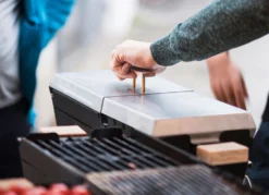Knister Grill Deckel -BBQ Zubehoer Verkaufsgeschäft Knister Grill Deckel Lifestyle