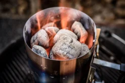 Männerglut Kokos - 20 Kg Grillbriketts Aus Kokosnuss-Schalen -BBQ Zubehoer Verkaufsgeschäft Maennerglut Kokos Anzuendkamin 1