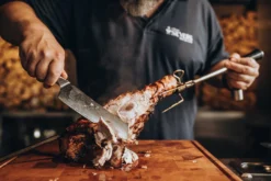 Moesta Smokin' PizzaRing - Rotisserie Set (50 Cm) Batterie -BBQ Zubehoer Verkaufsgeschäft Moesta Rotisserie Anwendung Anschneiden 10107