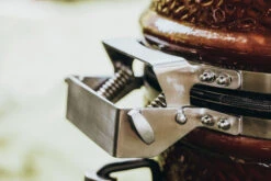 Monolith Grill Junior PRO Serie 2.0 Rot - MIT Gestell 7 Monolith Grill Junior PRO Serie 2.0 Rot - MIT Gestell -BBQ Zubehoer Verkaufsgeschäft Monolith Junior Pro Serie 2 0 abnehmbarer Deckel