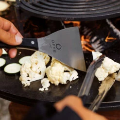 BBQ Zubehoer Verkaufsgeschäft -BBQ Zubehoer Verkaufsgeschäft OFYR Spatel Pro Feuerplatte Anwendung