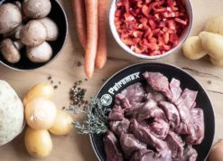 Petromax Emaille Teller / Ø22 Cm / Schwarz, 2 Stück -BBQ Zubehoer Verkaufsgeschäft Petromax Emaille Teller 22cm schwarz Lifestyle02