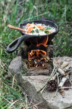 Petromax Feuerpfanne Gusseisen Fp15-t Mit Stiel -BBQ Zubehoer Verkaufsgeschäft Petromax Feuerpfanne fp15 auf Hobo Kocher