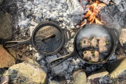 Petromax Gusseiserne Kasserolle Mit Deckel Kr2 -BBQ Zubehoer Verkaufsgeschäft Petromax Kasserolle kr1 kr2 im Feuer