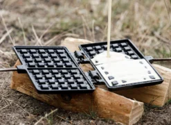 Petromax Waffeleisen Kurz -BBQ Zubehoer Verkaufsgeschäft Petromax Waffeleisen kurz Anwendung01