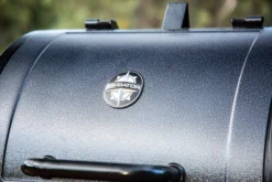 Pit Boss Pelletgrill Navigator 550 -BBQ Zubehoer Verkaufsgeschäft Pit Boss Navigator 550 Pelletgrill Smoker 10613 Logo Deckel