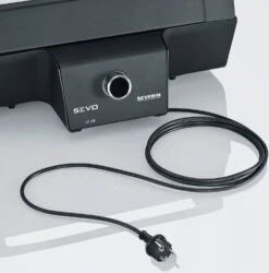 Severin Elektrogrill SEVO Smart Control GT - Boost Zone 500°C - Mit Deckel - 3.000 W - Inkl. Grillfürst Premium Grillbesteck Set Und Premium Grillbürste 25 Severin Elektrogrill SEVO Smart Control GT - Boost Zone 500°C - Mit Deckel - 3.000 W - Inkl. Grillfürst Premium Grillbesteck Set Und Premium Grillbürste -BBQ Zubehoer Verkaufsgeschäft Severin Sevo Smart Control GT PG8138 Zuleitung
