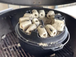 Grillfürst XXL Dutch Oven Set: Starterpaket Gusseisen - X-DEAL Mit 2 X Dutch Oven, 2 X Gusseisen Pfanne, 2x Tragetasche, Ringreiniger, Gusseisen Pflege Und Bambus-Kochlöffel -BBQ Zubehoer Verkaufsgeschäft image00008