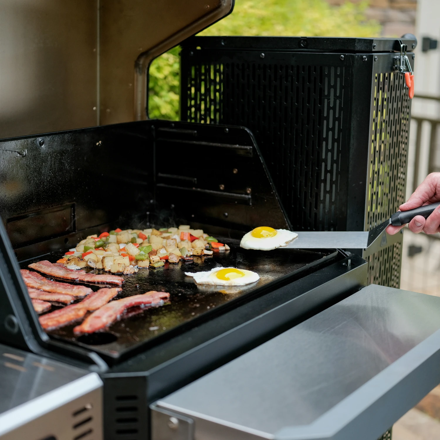 Masterbuilt Gravity 800 Griddle - Smarter Holzkohlegrill Und Smoker 6 Masterbuilt Gravity 800 Griddle - Smarter Holzkohlegrill Und Smoker – Bild 6