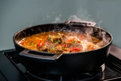 Outdoorchef Gusseisen Pfanne Ø 24 Cm -BBQ Zubehoer Verkaufsgeschäft outdoorchef gusspfanne grill 14 491 49