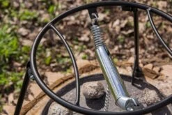 Petromax Feuertopf Deckelhalter Pro-ft Dutch Oven Zubehör 21 Petromax Feuertopf Deckelhalter Pro-ft Dutch Oven Zubehör -BBQ Zubehoer Verkaufsgeschäft petromax feuertopf deckelhalter nahaufnahme