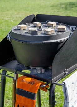 Petromax Feuertopf Tisch Fe45 (klein) 5 Petromax Feuertopf Tisch Fe45 (klein) -BBQ Zubehoer Verkaufsgeschäft petromax feuertopf tisch anwendung fe45