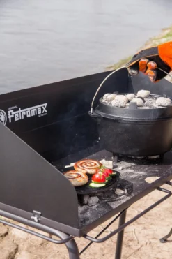 Petromax Feuertopf Tisch Fe90 (groß) -BBQ Zubehoer Verkaufsgeschäft petromax feuertopf tisch grillen fe90